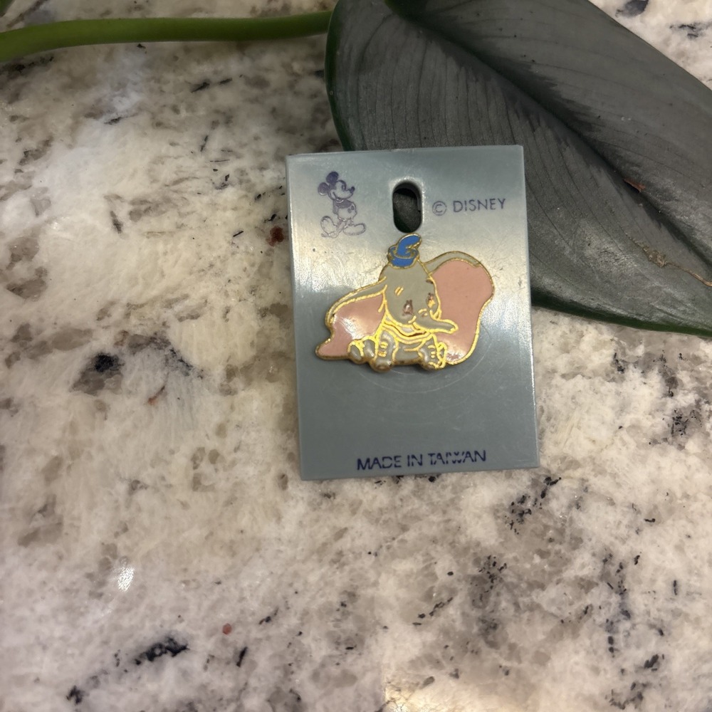 Vintage Disney Dumbo the Flying Elephant Blue Hat Sitting Pose Pin Taiwan